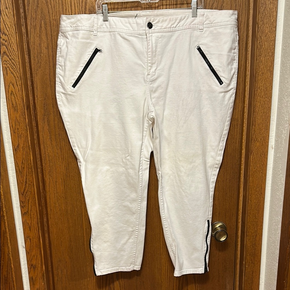 White Ankle Denim Pants with Black Zipper Accents